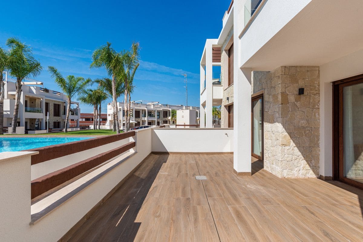 3 makuuhuone Huoneisto myytävänä paikassa Orihuela Costa mukana uima-altaan - 310 000 € (Ref: 9993072)