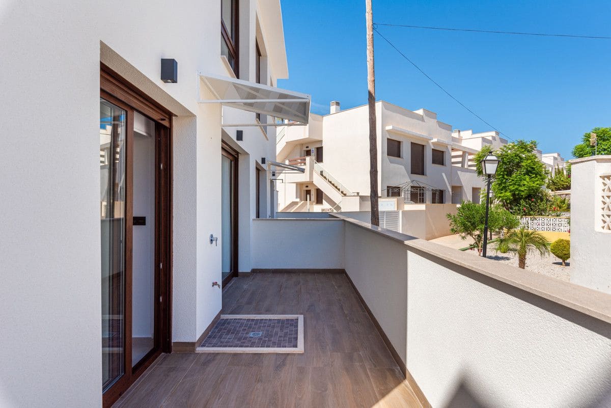 3 makuuhuone Huoneisto myytävänä paikassa Orihuela Costa mukana uima-altaan - 310 000 € (Ref: 9993072)
