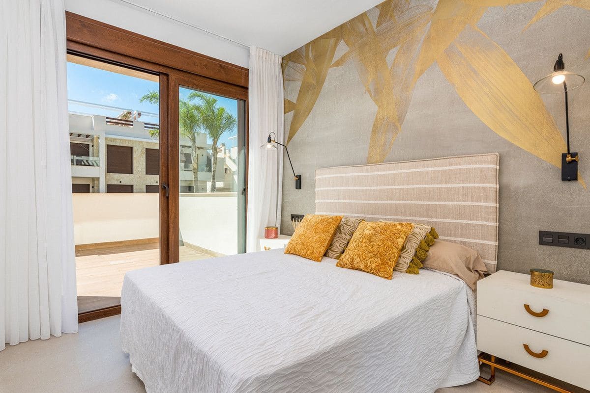 3 makuuhuone Huoneisto myytävänä paikassa Orihuela Costa mukana uima-altaan - 310 000 € (Ref: 9993072)
