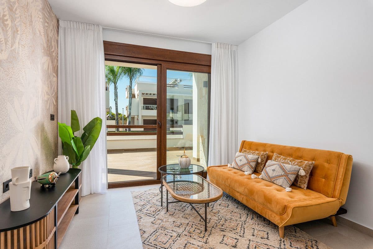 3 makuuhuone Huoneisto myytävänä paikassa Orihuela Costa mukana uima-altaan - 310 000 € (Ref: 9993072)