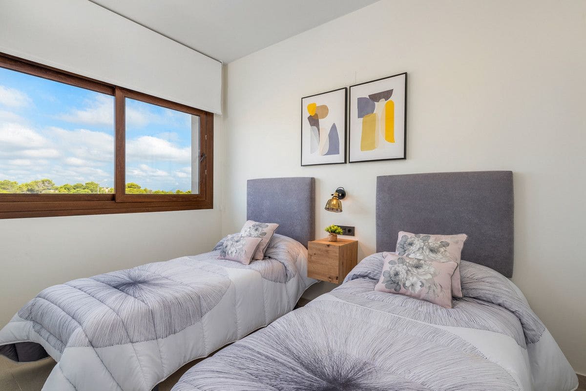3 makuuhuone Huoneisto myytävänä paikassa Orihuela Costa mukana uima-altaan - 310 000 € (Ref: 9993072)