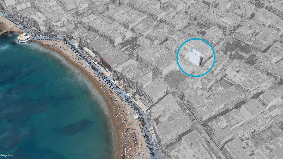 3 makuuhuone Huoneisto myytävänä paikassa Torrevieja mukana uima-altaan - 279 000 € (Ref: 9993106)