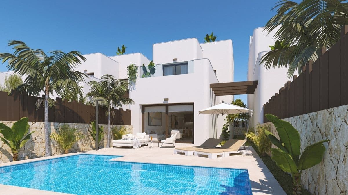 Chalet de 3 habitaciones en Pilar de la Horadada en venta con piscina - 559.900 € (Ref: 9993113)