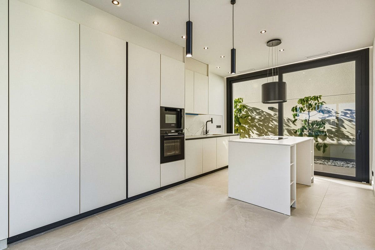 4 makuuhuone Huvila myytävänä paikassa La Nucia mukana uima-altaan - 970 000 € (Ref: 9993120)