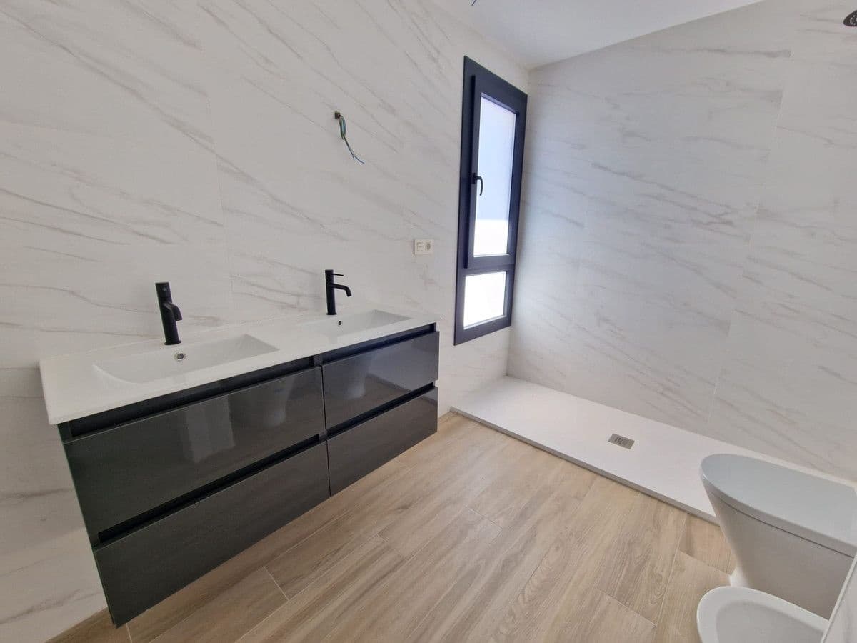 2 makuuhuone Huvila myytävänä paikassa Manilva - 349 000 € (Ref: 9993171)
