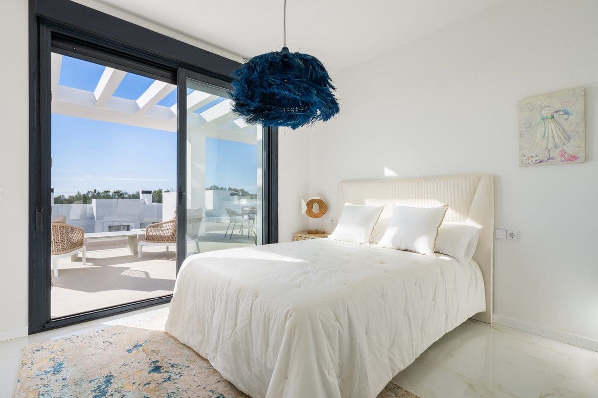 3 sovrum Lägenhet till salu i Estepona med pool - 725 000 € (Ref: 9993182)