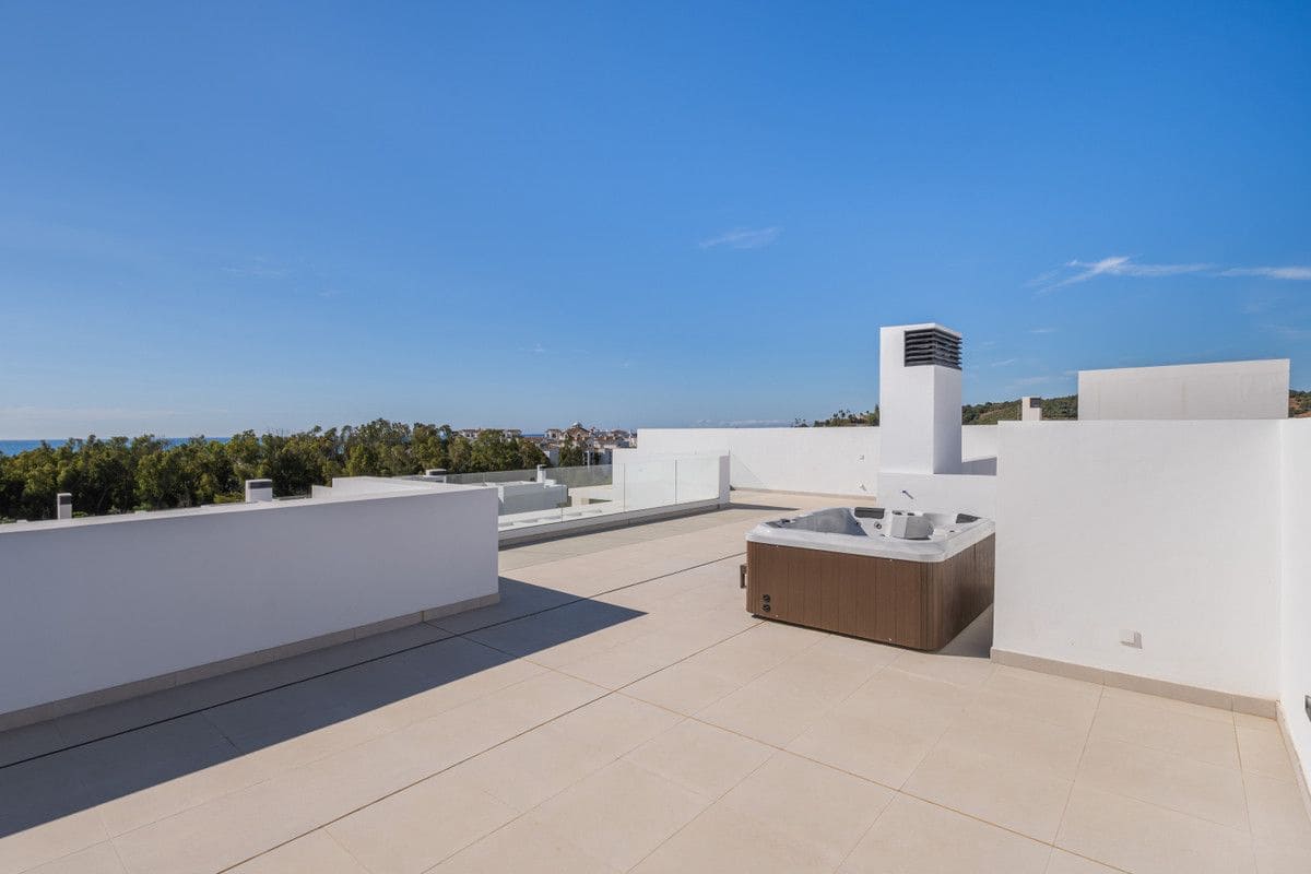 3 sovrum Lägenhet till salu i Estepona med pool - 725 000 € (Ref: 9993182)