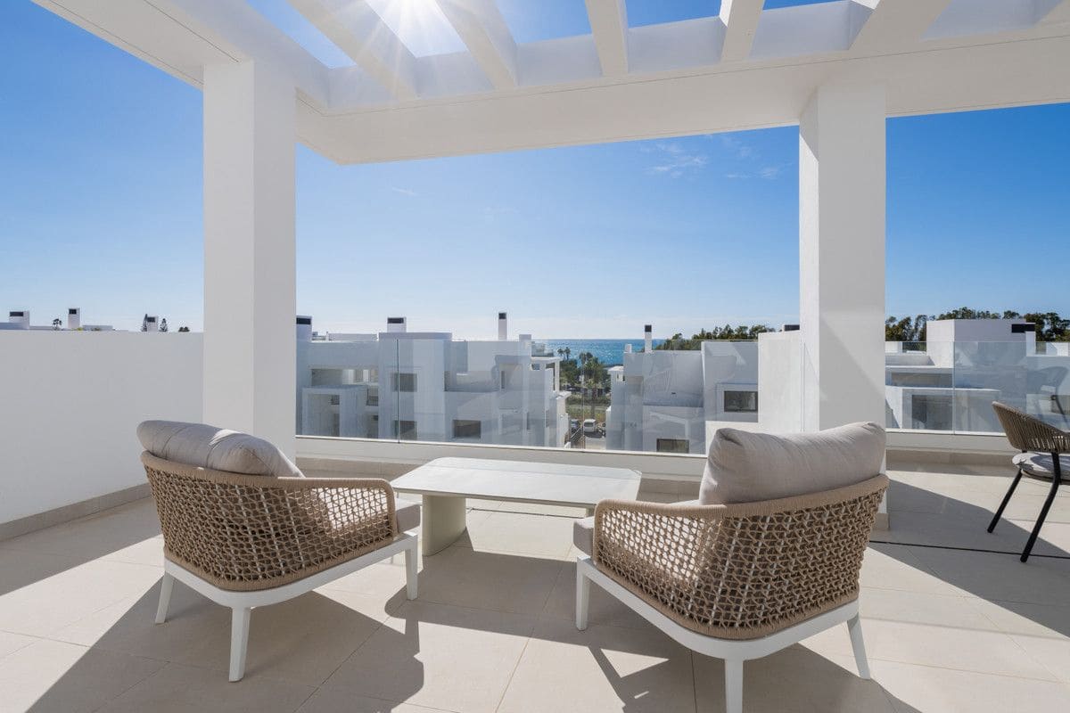 3 sovrum Lägenhet till salu i Estepona med pool - 725 000 € (Ref: 9993182)