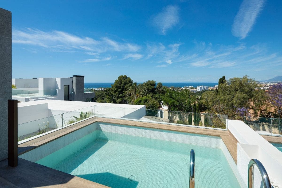 Chalet de 6 habitaciones en Río Real en venta con piscina - 4.950.000 € (Ref: 9993234)