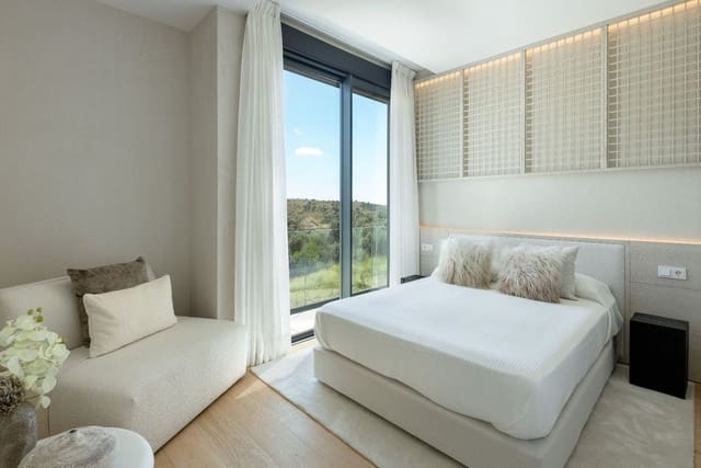 Chalet de 6 habitaciones en Río Real, Marbella en venta con piscina - 4.950.000 € (Ref: 9993234)