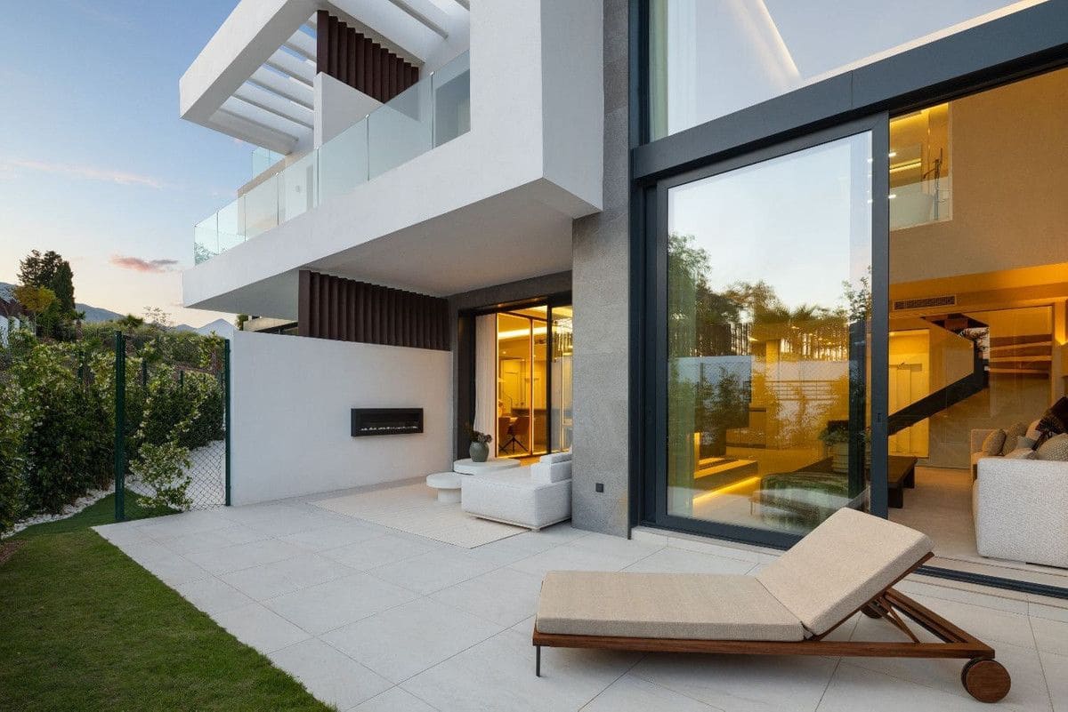 Chalet de 6 habitaciones en Río Real en venta con piscina - 4.950.000 € (Ref: 9993234)