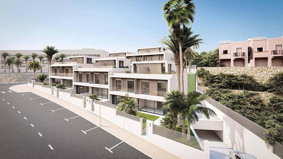 4 makuuhuone Huvila myytävänä paikassa Estepona mukana uima-altaan - 730 000 € (Ref: 9993255)