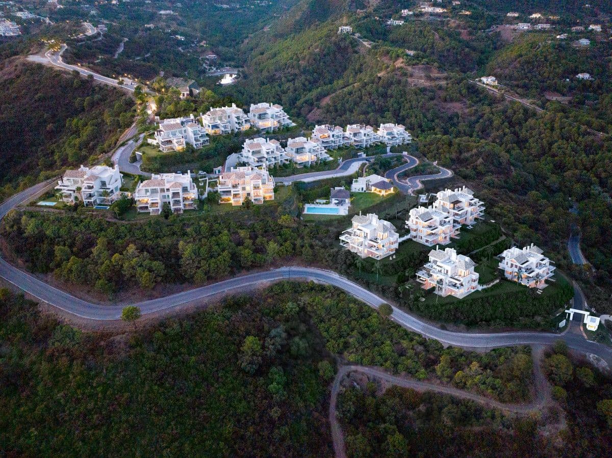 2 sovrum Lägenhet till salu i Benahavis med pool - 840 000 € (Ref: 9993266)