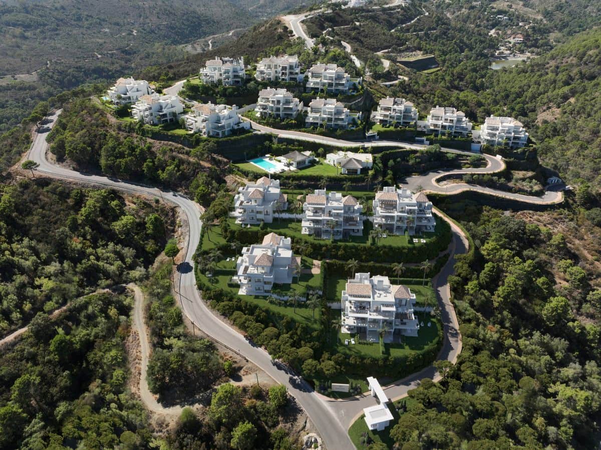 2 sovrum Lägenhet till salu i Benahavis med pool - 840 000 € (Ref: 9993266)