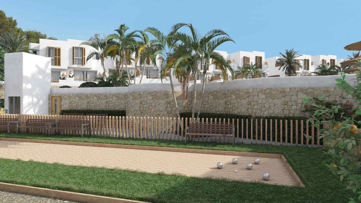 Chalet de 4 habitaciones en Ráfol de Almunia en venta con piscina - 690.000 € (Ref: 9993276)