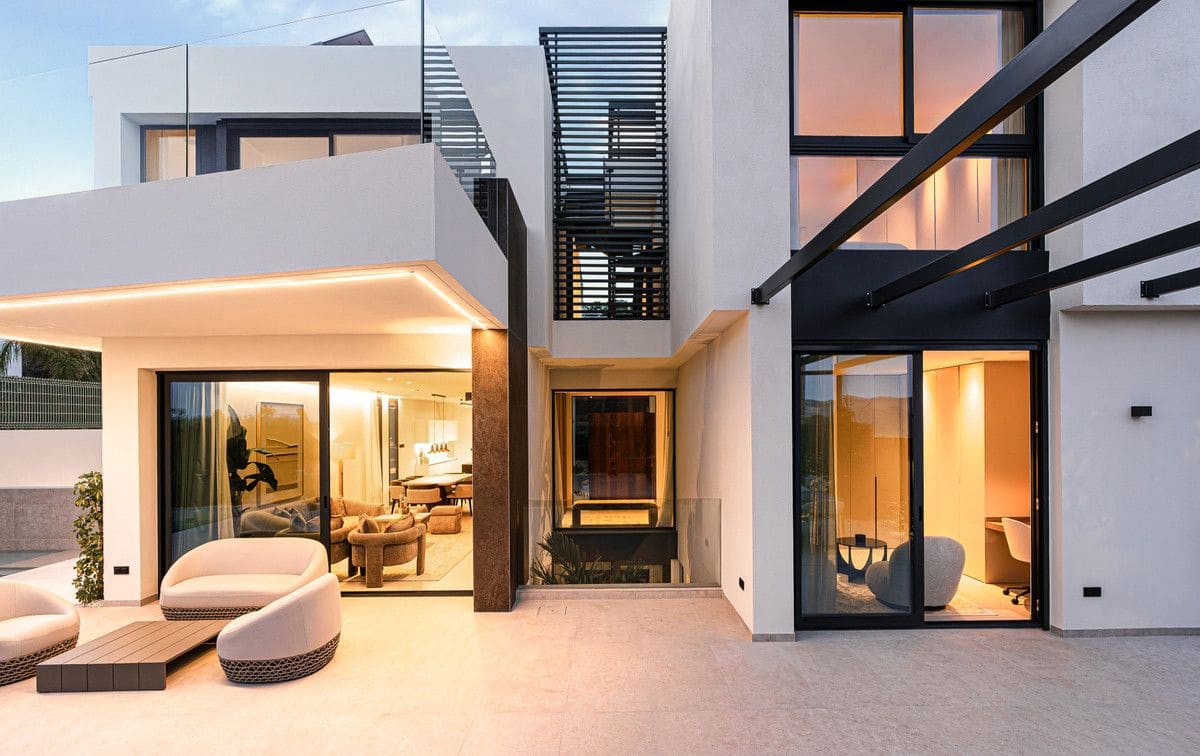 4 bedroom Villa for sale in Benidorm with pool - € 1,095,000 (Ref: 9993281)