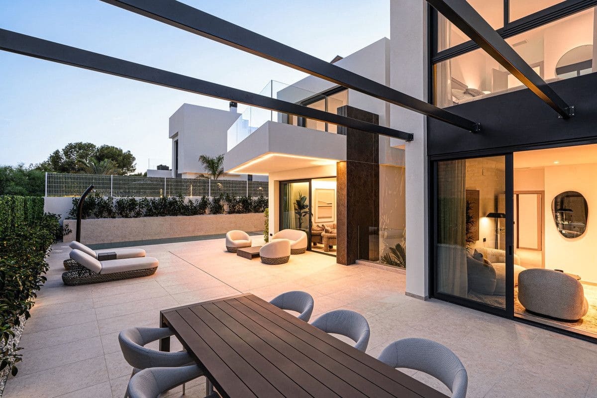 4 bedroom Villa for sale in Benidorm with pool - € 1,095,000 (Ref: 9993281)