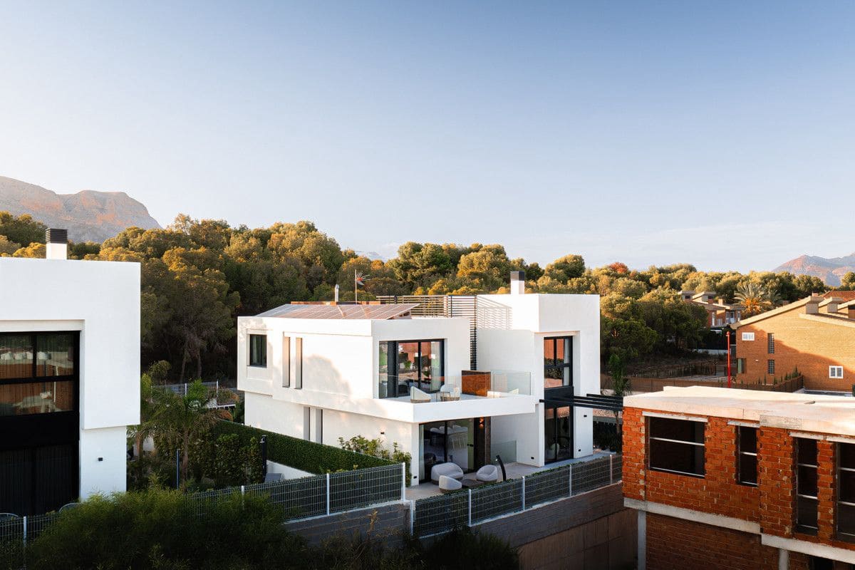 4 bedroom Villa for sale in Benidorm with pool - € 1,095,000 (Ref: 9993281)