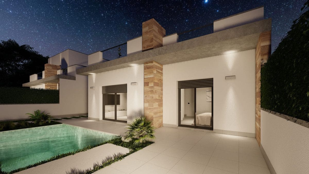 3 soveværelse Villa til salg i Roldan med swimmingpool - € 392.500 (Ref: 9993304)