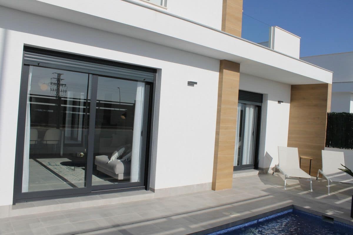 3 soveværelse Villa til salg i Roldan med swimmingpool - € 392.500 (Ref: 9993304)