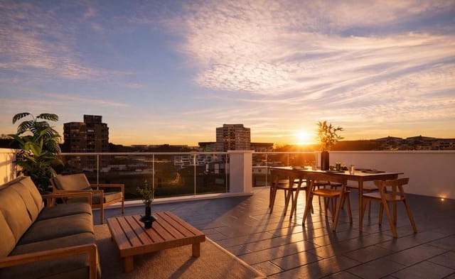 3 slaapkamer Villa te koop in Los Alcázares met zwembad - € 590.000 (Ref: 9993326)