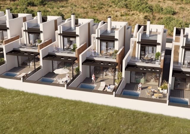 Chalet de 3 habitaciones en Nueva Torrevieja, Torrevieja en venta con piscina - 550.000 € (Ref: 9993347)