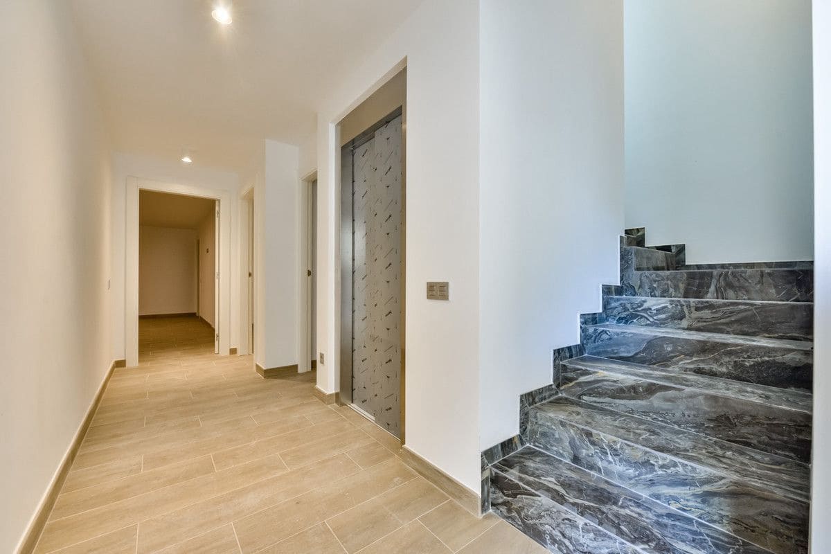 7 slaapkamer Villa te koop in Finestrat met zwembad - € 1.900.000 (Ref: 9993354)