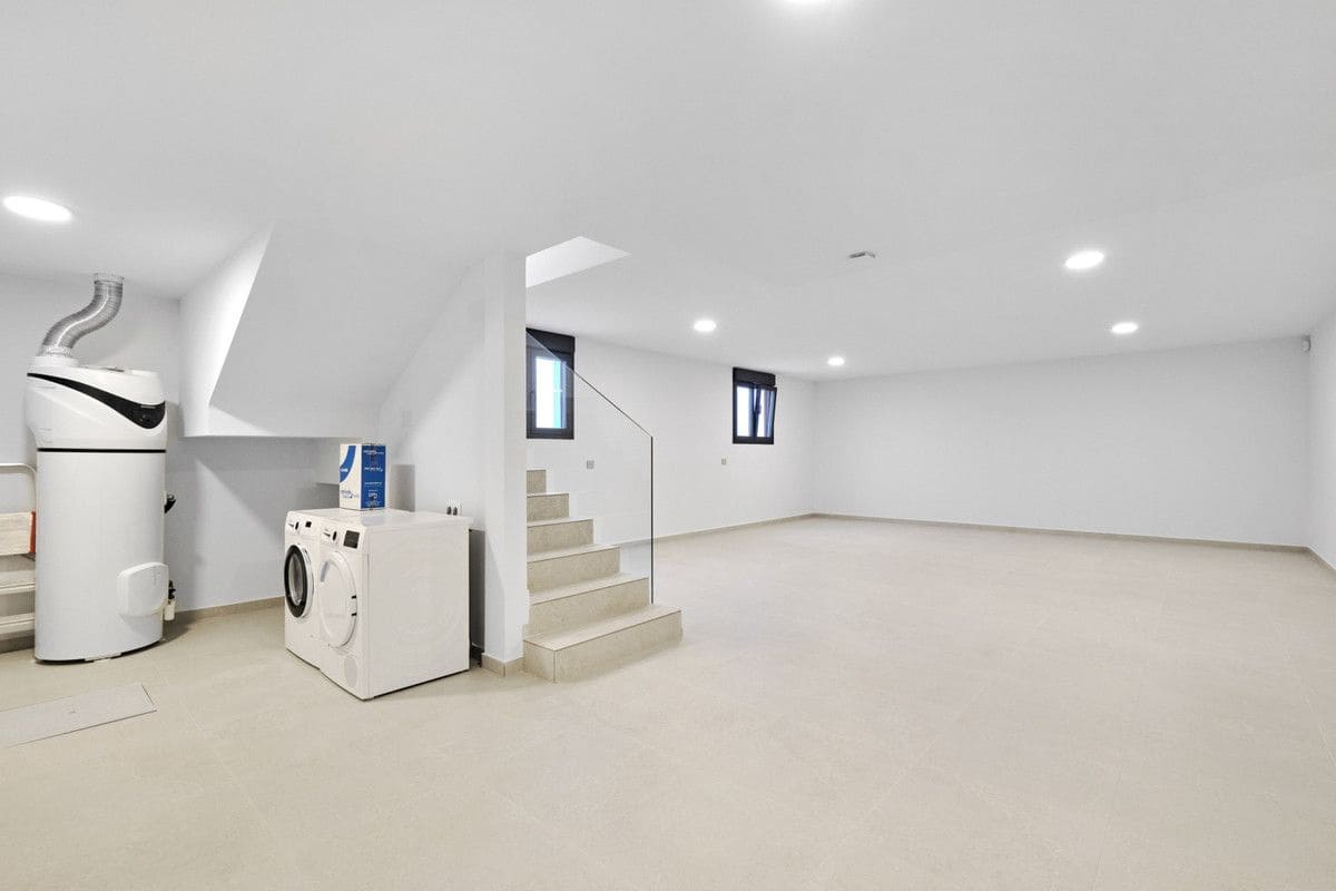 3 soverom Villa til salgs i San Miguel de Salinas med svømmebasseng - € 1 000 000 (Ref: 9993364)