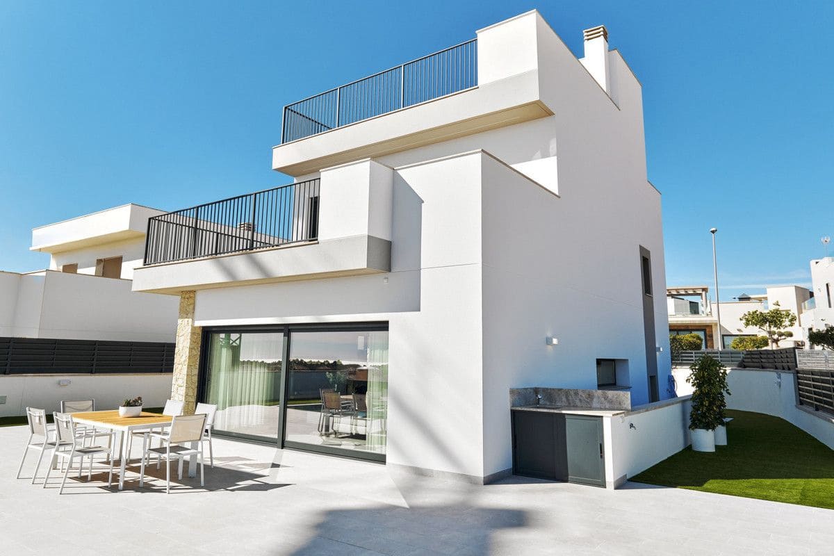 3 soverom Villa til salgs i San Miguel de Salinas med svømmebasseng - € 1 000 000 (Ref: 9993364)