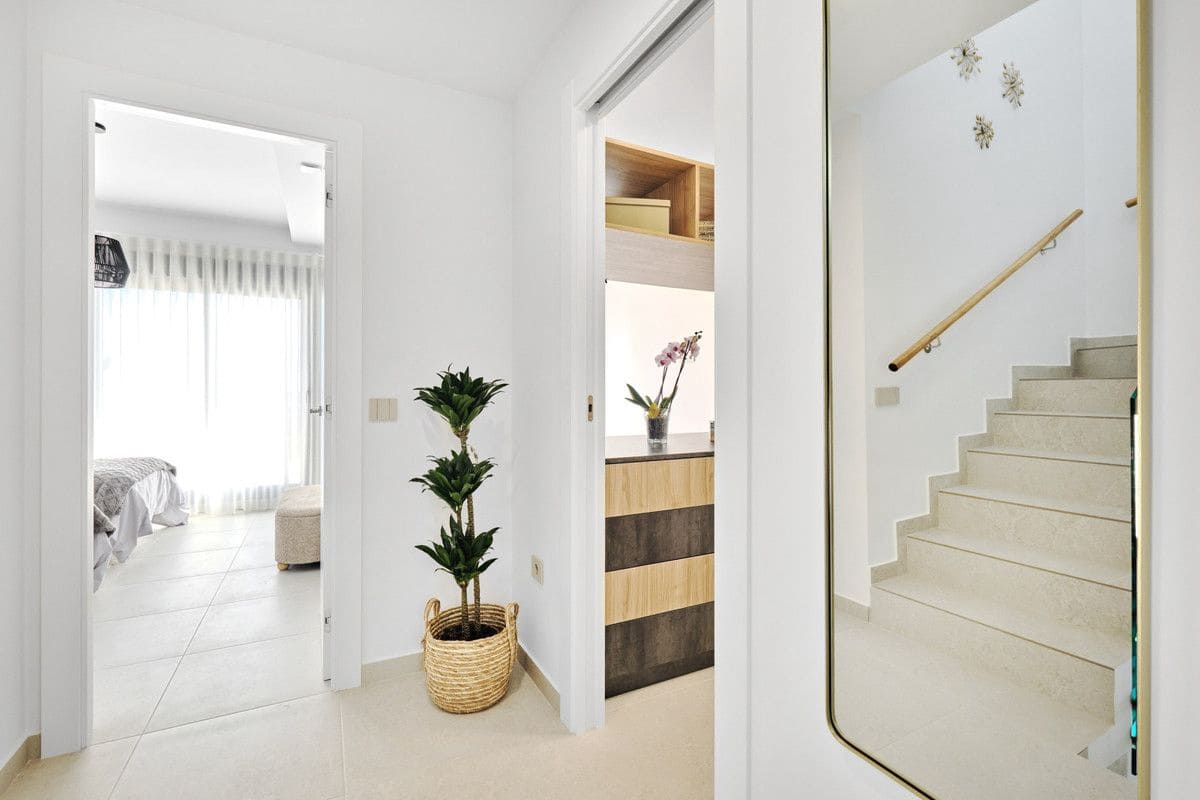3 soverom Villa til salgs i San Miguel de Salinas med svømmebasseng - € 1 000 000 (Ref: 9993364)