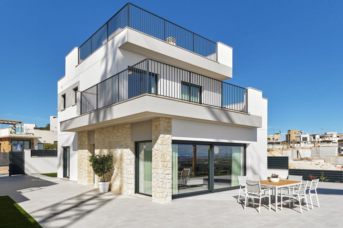 3 soverom Villa til salgs i San Miguel de Salinas med svømmebasseng - € 1 000 000 (Ref: 9993364)