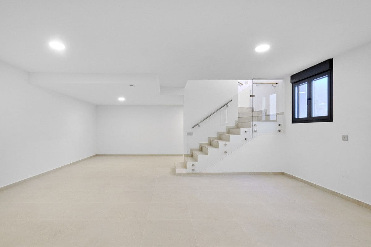 3 soverom Villa til salgs i San Miguel de Salinas med svømmebasseng - € 1 000 000 (Ref: 9993364)