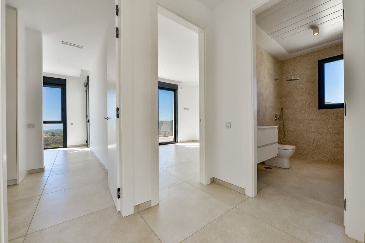 4 slaapkamer Villa te koop in Finestrat met zwembad - € 1.800.000 (Ref: 9993365)