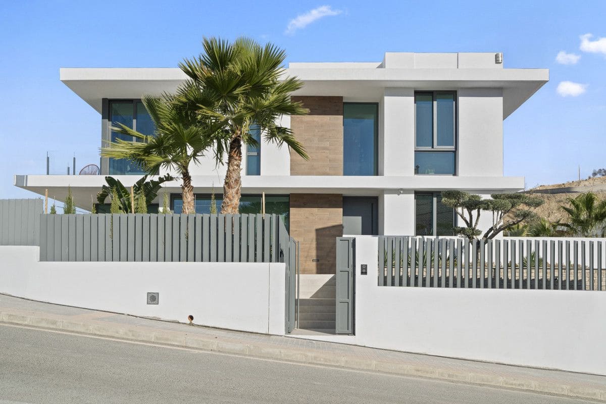 3 makuuhuone Huvila myytävänä paikassa La Villajoyosa / Vila Joiosa mukana uima-altaan - 1 080 000 € (Ref: 9993378)