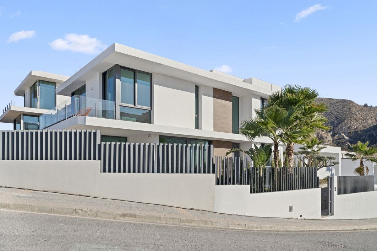 3 makuuhuone Huvila myytävänä paikassa La Villajoyosa / Vila Joiosa mukana uima-altaan - 1 080 000 € (Ref: 9993378)