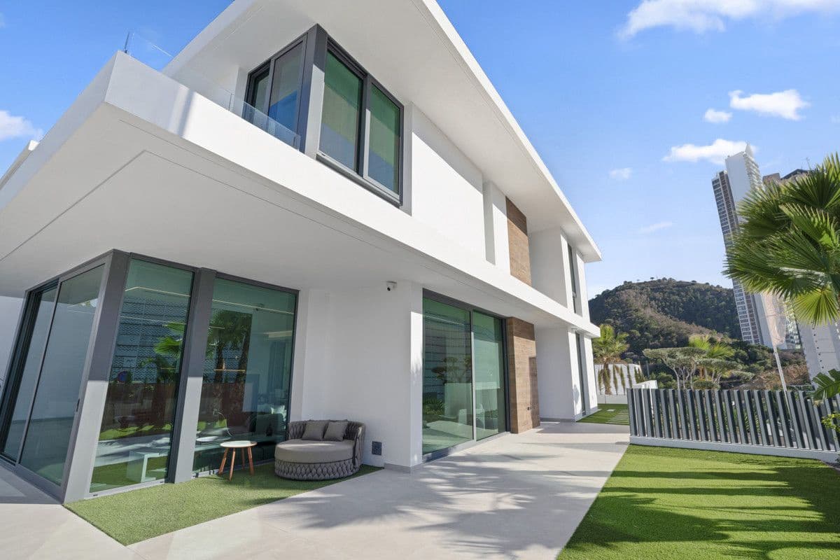 4 sypialnia Willa na sprzedaż w La Villajoyosa / Vila Joiosa z basenem - 2 149 226 € (Ref: 9993379)