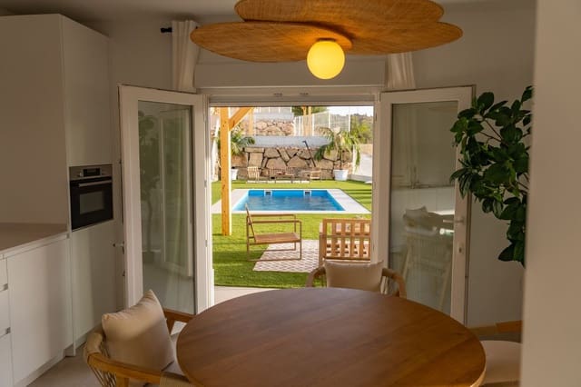 Chalet de 3 habitaciones en Viñuela en venta con piscina - 305.000 € (Ref: 9993398)