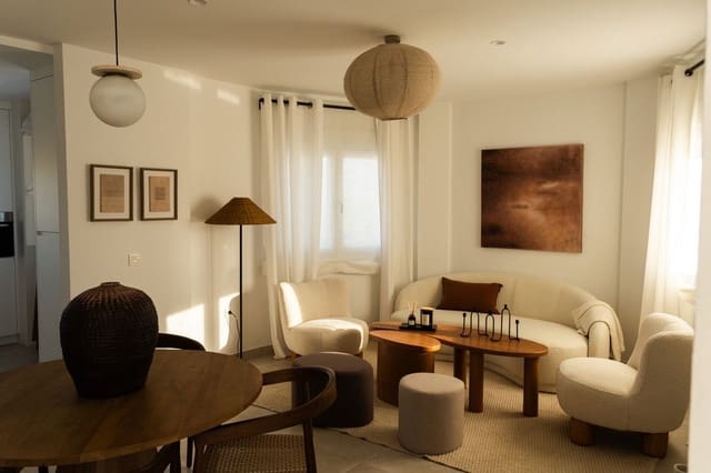 Chalet de 3 habitaciones en Viñuela en venta con piscina - 305.000 € (Ref: 9993398)