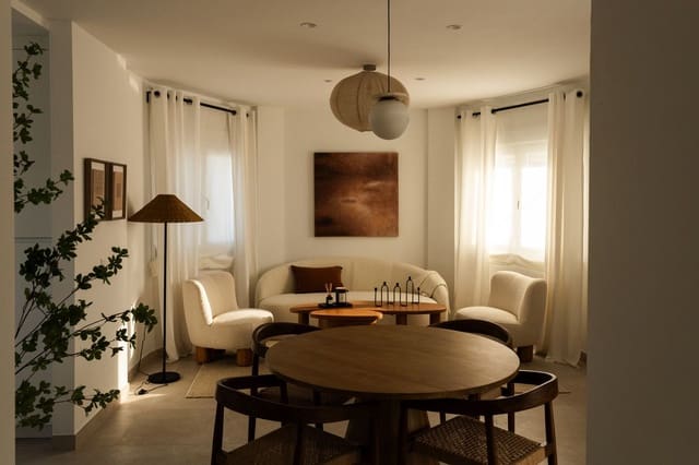 Chalet de 3 habitaciones en Viñuela en venta con piscina - 305.000 € (Ref: 9993398)