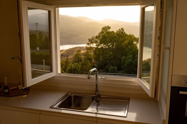 Chalet de 3 habitaciones en Viñuela en venta con piscina - 305.000 € (Ref: 9993398)