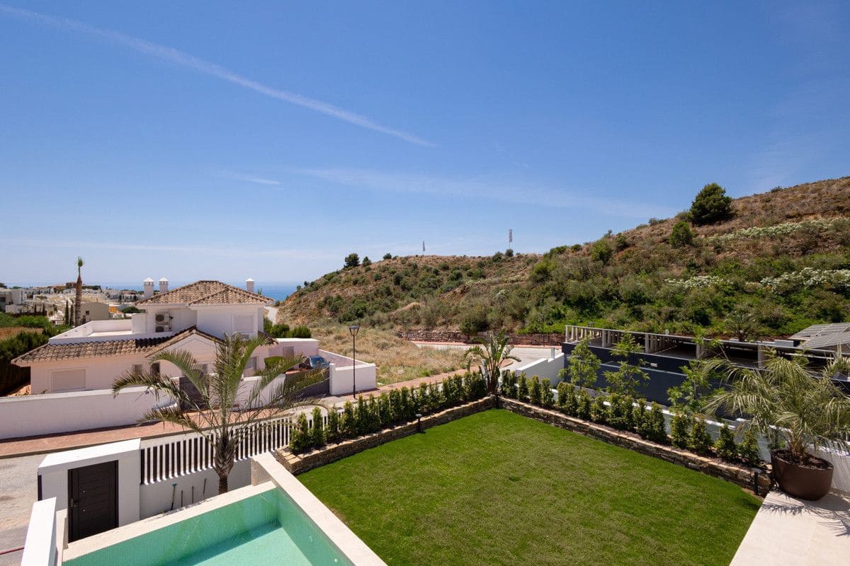4 soveværelse Villa til salg i Mijas med swimmingpool - € 1.750.000 (Ref: 9993437)