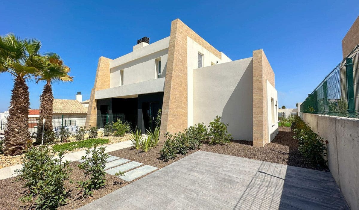 3 bedroom Villa for sale in Algorfa with pool - € 475,000 (Ref: 9993444)