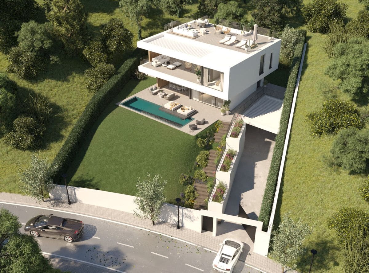 4 bedroom Villa for sale in New Golden Mile with pool - € 2,000,000 (Ref: 9993458)