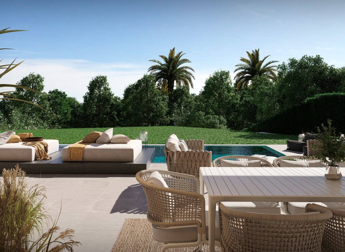 4 bedroom Villa for sale in New Golden Mile with pool - € 2,000,000 (Ref: 9993458)