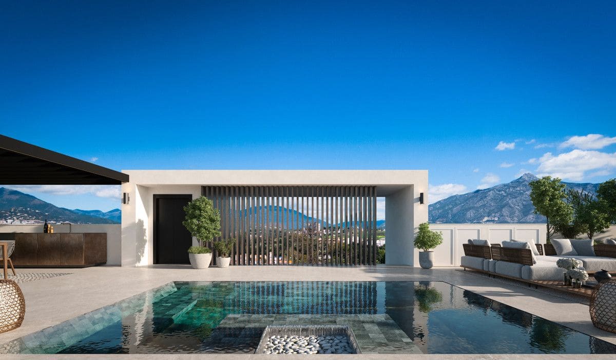 4 slaapkamer Villa te koop in San Pedro de Alcantara met zwembad - € 4.290.000 (Ref: 9993464)