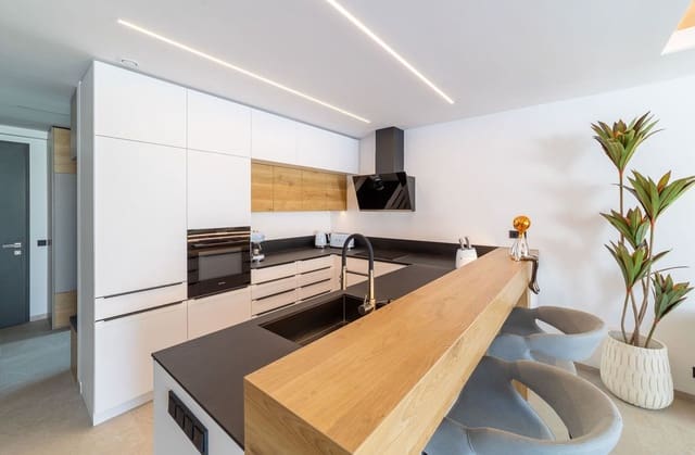 5 slaapkamer Villa te koop in Marbella met zwembad - € 2.995.000 (Ref: 9993473)