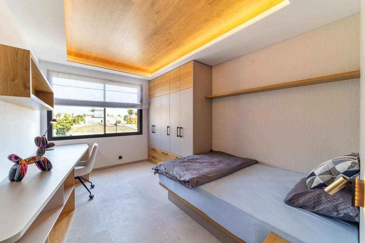 5 slaapkamer Villa te koop in Marbella met zwembad - € 2.995.000 (Ref: 9993473)