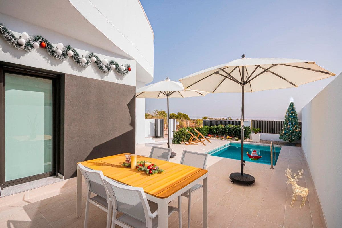 2 chambre Villa/Maison Semi-Mitoyenne à vendre à Orihuela Costa avec piscine - 330 000 € (Ref: 9993495)