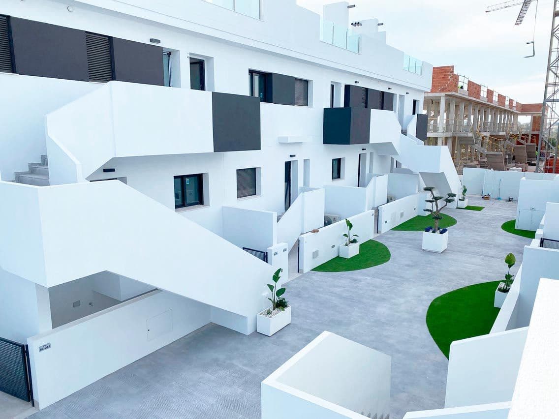 2 chambre Villa/Maison Semi-Mitoyenne à vendre à Orihuela Costa avec piscine - 330 000 € (Ref: 9993495)