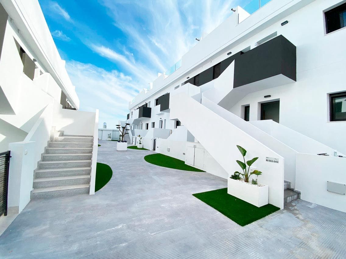 2 chambre Villa/Maison Semi-Mitoyenne à vendre à Orihuela Costa avec piscine - 330 000 € (Ref: 9993495)